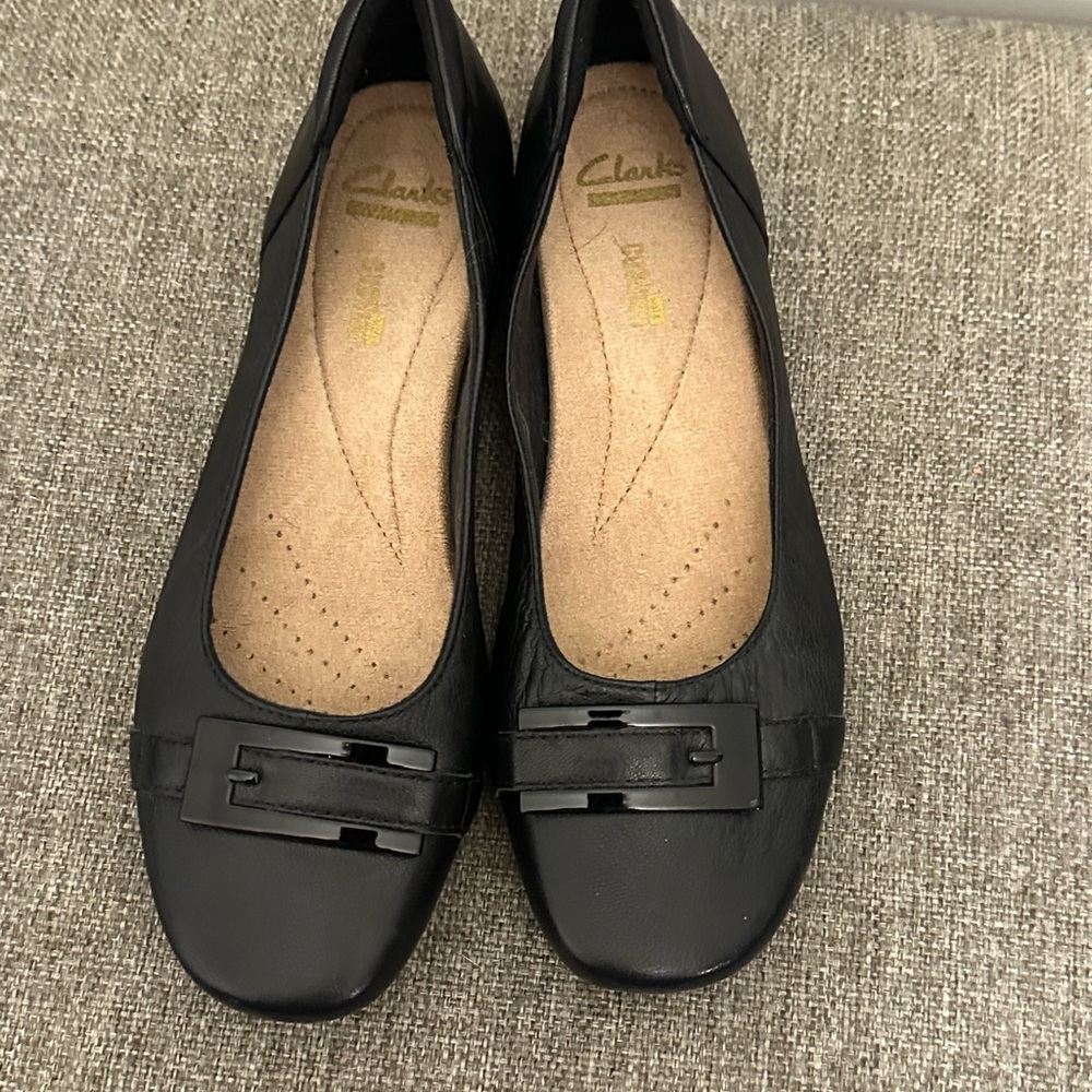 Clark’s Women’s Black Leather Flats Size 7 - Picture 3 of 9